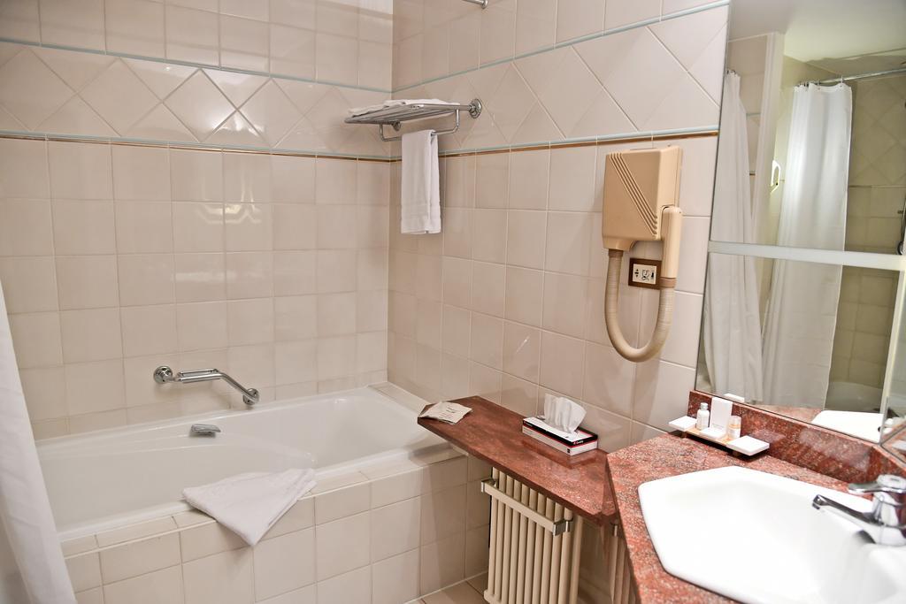 Le Grand Hotel Saint-Quentin  Zewnętrze zdjęcie