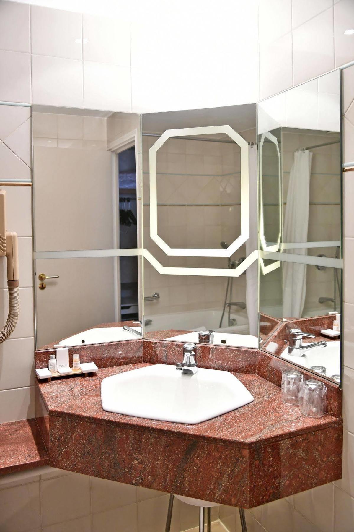 Le Grand Hotel Saint-Quentin  Zewnętrze zdjęcie