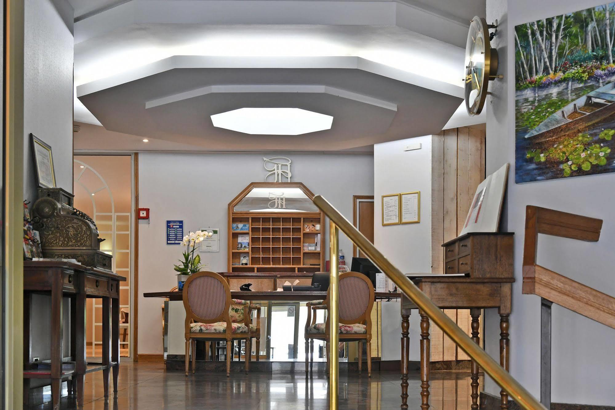 Le Grand Hotel Saint-Quentin  Zewnętrze zdjęcie