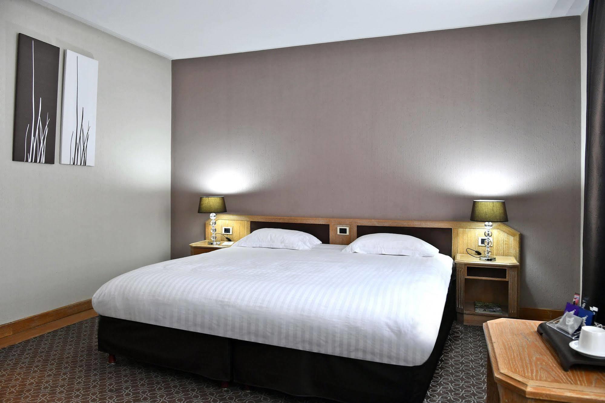 Le Grand Hotel Saint-Quentin  Zewnętrze zdjęcie