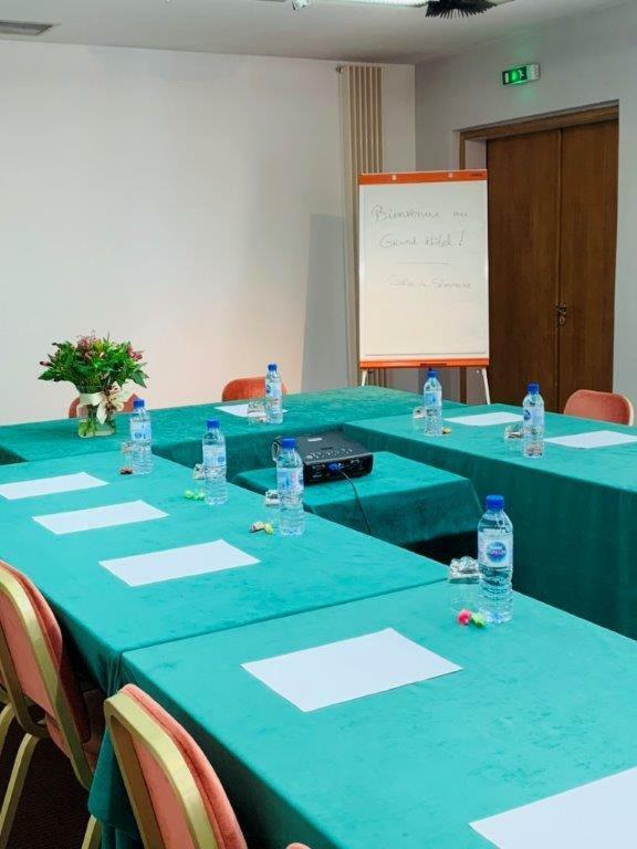 Le Grand Hotel Saint-Quentin  Zewnętrze zdjęcie