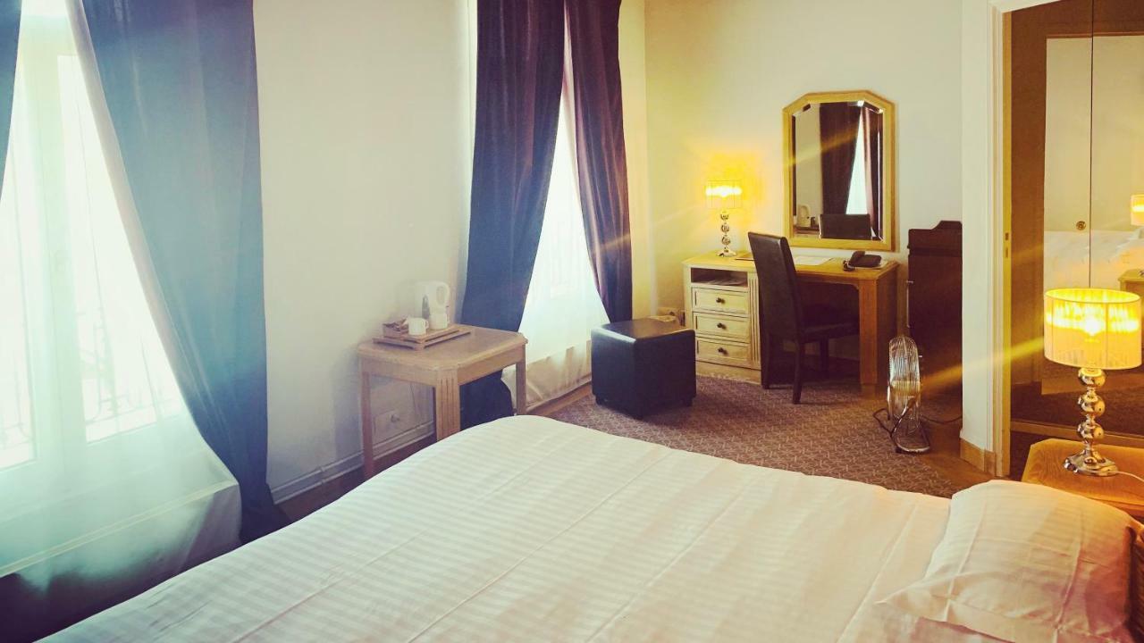 Le Grand Hotel Saint-Quentin  Pokój zdjęcie